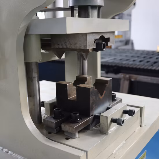 Winkelstahl-Stanzmaschine / 5-mm-Eisenschneidemaschine / Winkelkerbmaschine